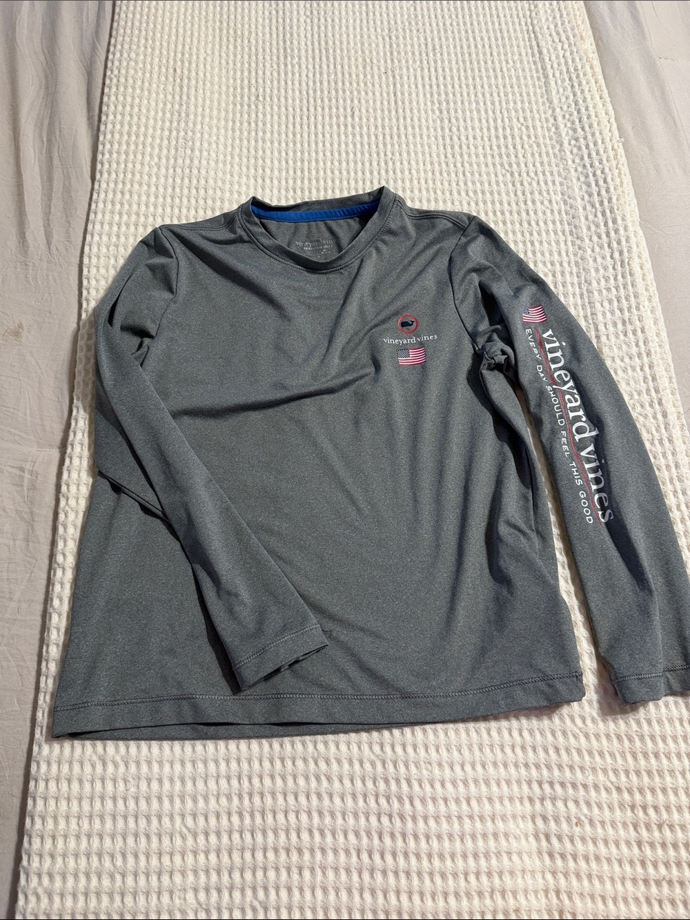 Vineyard Vines Kids Long-Sleeve performance long sleeve  — Gray with Pink Accent